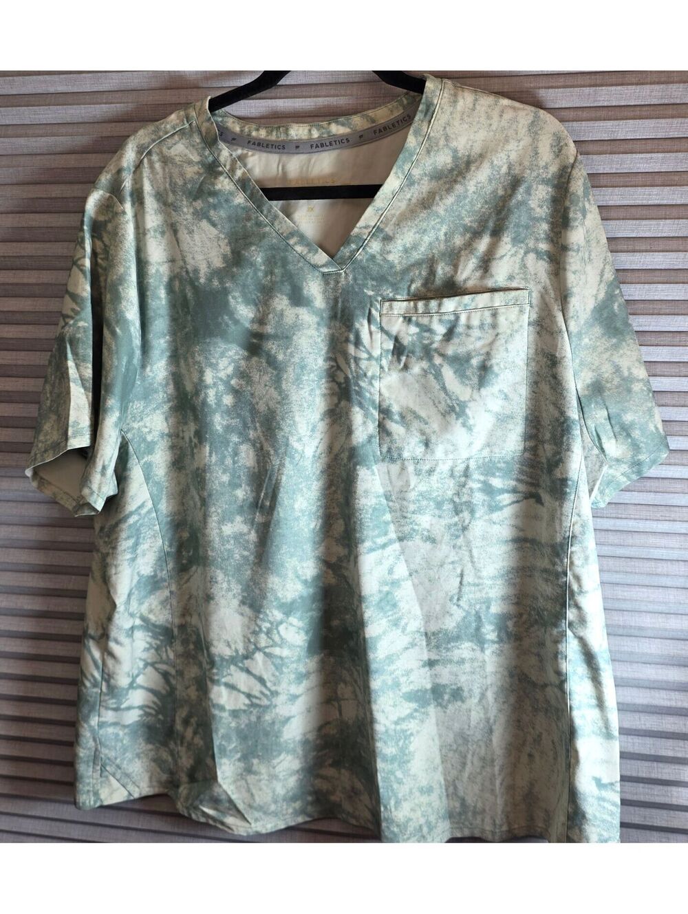 Fabletics Womens Medical Scrub Top Shirt Plus Size 2X Green Tie Dye Pocket Nurse